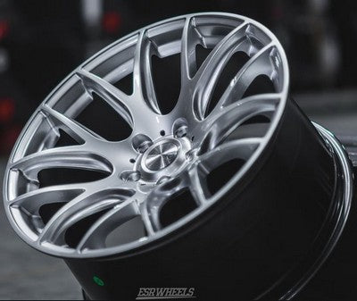 ESR SR12 HYPER SILVER 19x10.5 5X120 ET22 CB74.1