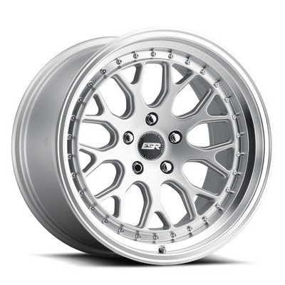 ESR CS01 HYPER SILVER/MACHINE LIP 18x10.5 5X114.3 ET22 cb72.6